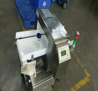 茶山三榮集團(tuán)在我司引入一臺(tái)金屬檢測機(jī)